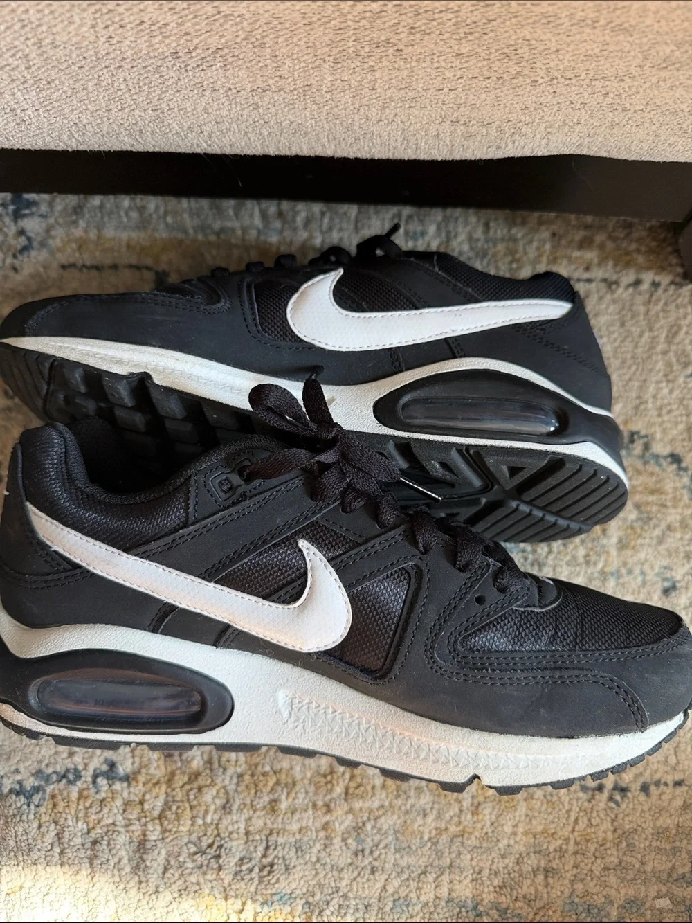 Nike Women's Black and White Sneakers - Size 8